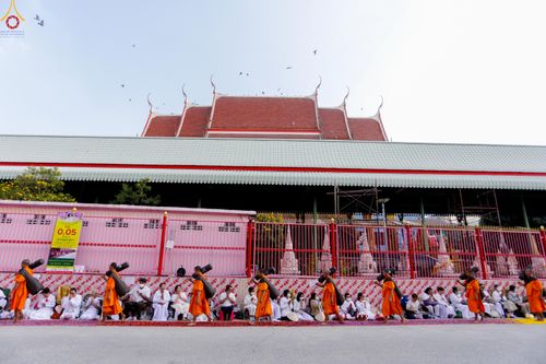 ภาพ No.295034:วันที่ 14 มกราคม พ.ศ. 2569 พิธีต้อนรับพระธรรมยาตรา อนุสรณ์สถานลำดับที่ 4  สถานที่เกิดด้วยกายธรรม ณ วัดโบสถ์บน ต.บางคูเวียง จ.นนทบุรี ในโครงการธรรมยาตรา กตัญญูบูชา มหาปูชนียาจารย์ พระมงคลเทพมุนี(สด จนฺทสโร) พระผู้ปราบมาร อนุสรณ์สถาน 7 แห่ง ปีที่ 14