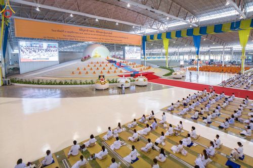 ภาพ No.167646:พิธีตักบาตรและพิธีบูชาข้าวพระ ในวันอาทิตย์ที่ 3 พฤศจิกายน พ.ศ. 2567 ณ วัดพระธรรมกาย