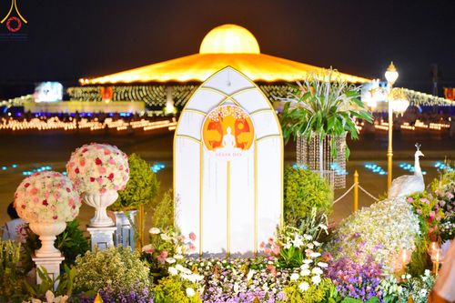 ภาพ No.279386:พิธีจุดวิสาขประทีป พิธีเวียนประทักษิณ ในวันวิสาขบูชา พุธที่ 22 พฤษภาคม พ.ศ. 2567 ( วันพระขึ้น 15 ค่ำ เดือน 6 ) ณ ลานธรรม พระมหาธรรมกายเจดีย์ วัดพระธรรมกาย จ.ปทุมธานี