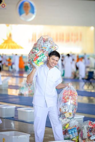 ภาพ No.264006:วันอาทิตย์ที่ 2 พฤศจิกายน พ.ศ. 2568 พิธีตักบาตรอาทิตย์ต้นเดือน ณ บ้านแก้วเรือนทองคุณยายฯ วัดพระธรรมกาย