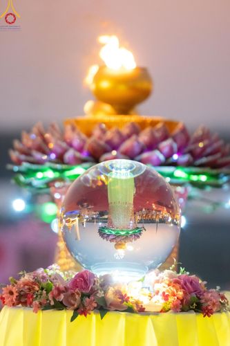 ภาพ No.122128:พิธีจุดประทีปถวายเป็นพุทธบูชา และบูชาธรรมมหาปูชนียาจารย์ พระมงคลเทพมุนี(สด จนฺทสโร) ในโครงการธรรมยาตรา กตัญญูบูชา มหาปูชนียาจารย์ พระมงคลเทพมุนี(สด จนฺทสโร) พระผู้ปราบมาร อนุสรณ์สถาน 7 แห่ง ปีที่ 12 วันที่ 31 มกราคม พ.ศ. 2567 ณ วัดพระธรรมกาย จ.ปทุมธานี