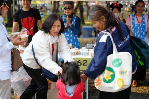 ภาพ No.194019:วัดพระธรรมกาย จัดงานวันเด็กแห่งชาติ ประจำปี พ.ศ.2568 ออกร้านอาหาร 200 ร้าน มอบของขวัญหลายหมื่นชิ้น วันที่ 12 มกราคม พ.ศ. 2568 วัดพระธรรมกาย อ.คลองหลวง จ.ปทุมธานี