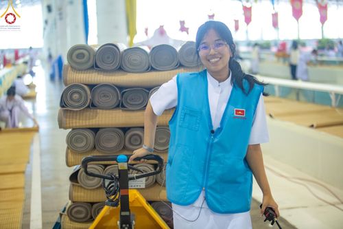 ภาพ No.59793:V.39 ทุ่มสุดใจ ธรรมชัย 80 ปี การเตรียมงาน การปฏิบัติงาน ของเจ้าหน้าที่หน่วยงานต่างๆ เพื่อพิธีฉลองอายุวัฒนมงคล 80 ปี หลวงพ่อธัมมชโย และรับถวายมหาสังฆทาน 10,000 กว่าวัดทั่วประเทศ ในวันคุ้มครองโลก จันทร์ที่ 22 เมษายน พ.ศ. 2567