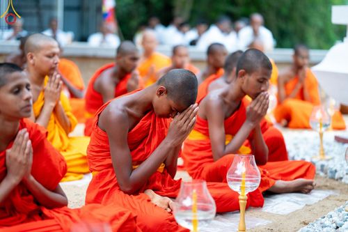 ภาพ No.141201:PhotoStory มหาศรัทธา ธรรมยาตราศรีลังกา EP.6 พิธีจุดวิสาขประทีป 6 วัด ถวายเป็น พุทธบูชา  โครงการสยาม-ลังกา ธรรมยาตรา  ฉลองเทศกาลวิสาขบูชาแห่งชาติ ศรีลังกา  บูชาธรรม 80 ปี หลวงพ่อธัมมชโย วันที่ 16 พฤษภาคม พ.ศ. 2567