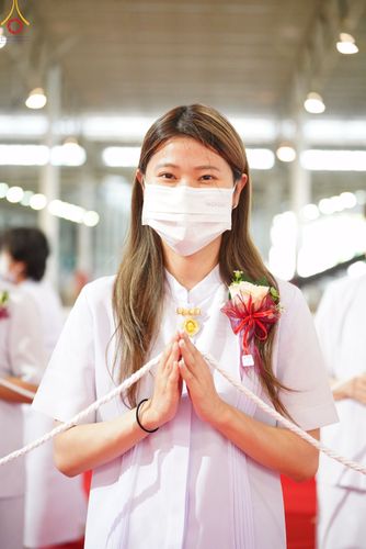 ภาพ No.89591:พิธีตักบาตร ข้าวสารอาหารแห้ง พิธีบูชาข้าวพระ และพิธีจุดเทียนใจ ไฟนิรันดร์  อนันตชัย ณ สภาธรรมกายสากล วัดพระธรรมกาย วันอาทิตย์ที่ 1 ตุลาคม พ.ศ. 2566