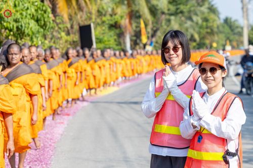 ภาพ No.198876:V.50 สารพัดV สารพัดดี ที่ธรรมยาตรา ในโครงการธรรมยาตรา กตัญญูบูชา มหาปูชนียาจารย์ พระมงคลเทพมุนี(สด จนฺทสโร) พระผู้ปราบมาร อนุสรณ์สถาน 7 แห่ง ปีที่ 13 ระหว่างวันที่ 2-31 มกราคม พ.ศ. 2568