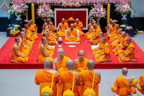 ภาพ No.159855:พิธีตัดปอยผมปลงผมนาคธรรมทายาท, พิธีบรรพชาอุปสมบทหมู่ โครงการอุปสมบทหมู่บูชาธรรม 140 ปี พระมงคลเทพมุนี (สด จนฺทสโร) ณ โบสถ์พระไตรปิฏก วัดพระธรรมกาย วันเสาร์ที่ 5 ตุลาคม พ.ศ. 2567