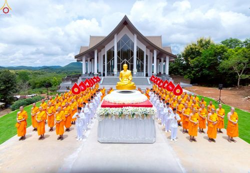 ภาพ No.239329:วันอาทิตย์ที่ 17 สิงหาคม พ.ศ. 2568 พิธีอัญเชิญรูปเหมือนพระมงคลเทพมุนี (สด จันทสโร) ณ ศาลากลางจังหวัดเลย ถึงลานพญานาค สวนสาธารณะกุดป่อง อ.เมือง จ.เลย