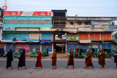 ภาพ No.131127:Photo Story ปฐมบรรพชาชาวพุทธมาร์มา Episode 4/5 วันที่ 13 กุมภาพันธ์พ.ศ. 2567 ณ วัดธัมจักร อรัญกุฏิ บังกลาเทศ