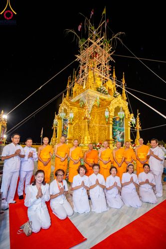 ภาพ No.90526:พิธีอัญเชิญพระบรมสารีริกธาตุประดิษฐาน ณ เจดีย์ศรีสองรัก วัดเก่าเขาน้อย อ.ปากน้ำปราณ จ.ประจวบคีรีขันธ์ วันที่ 3 ตุลาคม พ. ศ. 2566