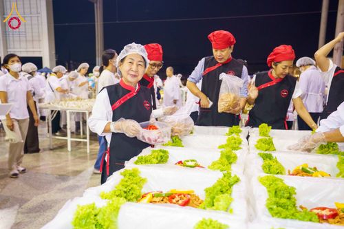 ภาพ No.303036:วันที่ 26 มกราคม พ.ศ. 2569 พิธีถวายภัตตาหารเป็นสังฆทาน แด่พระธรรมยาตรา ณ วัดพระธรรมกาย  จังหวัดปทุมธานี ในโครงการธรรมยาตรา กตัญญูบูชา มหาปูชนียาจารย์ พระมงคลเทพมุนี(สด จนฺทสโร) พระผู้ปราบมาร อนุสรณ์สถาน 7 แห่ง ปีที่ 14