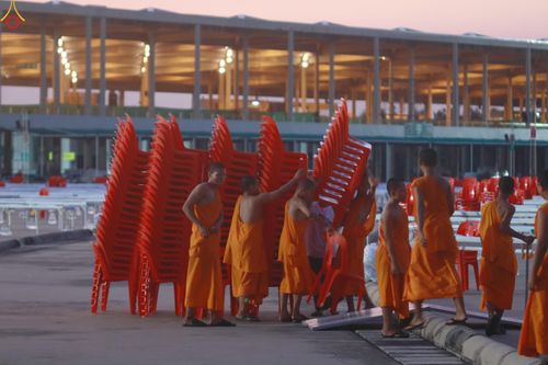 ภาพ No.322046:วันที่ 12 -13 เมษายน พ.ศ.2569 การเตรียมกล่องไทยธรรม + การขนย้ายเก้าอี้ เพื่องานถวายมหาสังฆทาน 40,000 กว่าวัดทั่วประเทศ วันคุ้มครองโลก 22 เมษายน พ.ศ.2569 วัดพระธรรมกาย