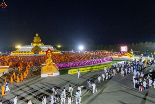 ภาพ No.302383:วันที่ 24 มกราคม พ.ศ. 2569 พิธีตักบาตรพระธรรมยาตรา ณ อนุสรณ์สถานลำดับที่ 5 สถานที่เผยแผ่วิชชาธรรมกายครั้งแรก อนุสรณ์สถานบางปลา วัดบางปลา อำเภอบางเลน จังหวัดนครปฐม ในโครงการธรรมยาตรา กตัญญูบูชา มหาปูชนียาจารย์ พระมงคลเทพมุนี(สด จนฺทสโร) พระผู้ปราบมาร อนุส