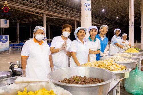 ภาพ No.287293:วันที่ 3 มกราคม พ.ศ.2569 พิธีถวายภัตตาหารเป็นสังฆทาน แด่พระธรรมยาตรา ณ วัดพระธรรมกาย  จังหวัดปทุมธานี ในโครงการธรรมยาตรา กตัญญูบูชา มหาปูชนียาจารย์ พระมงคลเทพมุนี(สด จนฺทสโร) พระผู้ปราบมาร อนุสรณ์สถาน 7 แห่ง ปีที่ 14