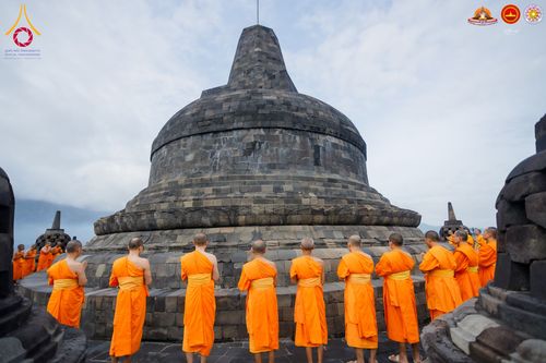 ภาพ No.280085:วันที่ 31 ธันวาคม พ.ศ. 2568 เดินธรรมยาตราที่บรมพุทธโธ อินโดนีเซีย