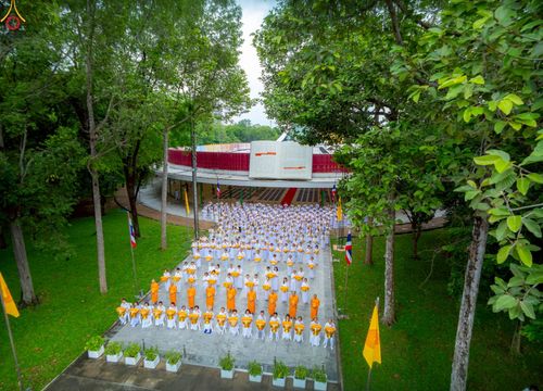 ภาพ No.227452:วันเสาร์ที่ 31 พฤษภาคม พ.ศ. 2568 พิธีเวียนประทักษิณรอบพระอุโบสถ ในพิธีอุปสมบท สามเณรเตรียม DCI รุ่นที่ 22 ณ อุโบสถพระไตรปิฎก วัดพระธรรมกาย