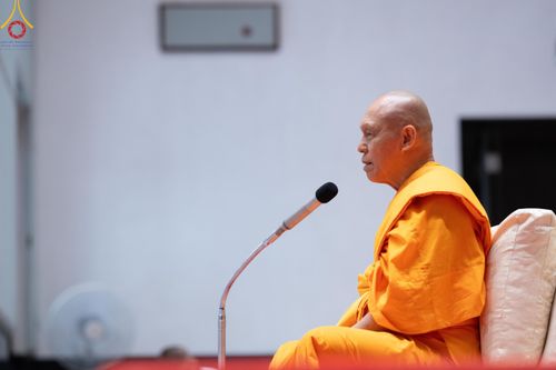 ภาพ No.199760:โครงการอุปสมบทหมู่บูชาธรรม 116 ปี คุณยายอาจารย์มหารัตนอุบาสิกาจันทร์ ขนนกยูง โครงการอุปสมบทหมู่ธรรมทายาท ระดับอุดมศึกษา รุ่นที่ 51 ภาคฤดูหนาว  ณ โบสถ์พระไตรปิฏก วัดพระธรรมกาย จ.ปทุมธานี  วันที่ 11 มกราคม พ.ศ. 2568 โดยมีพระครูปลัดรัตนวีรวัฒน์ เจ้าอาวาสวัด