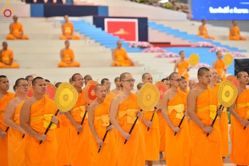 ภาพ No.153286:พิธีมุทิตาสักการะ พระภิกษุ-สามเณร ผู้สอบไล่ได้เปรียญธรรม ประโยค 1-2 ถึงประโยค ป.ธ.9 และบาลีศึกษา ประโยค1-2 ถึง บ.ศ.9 , พิธีมอบดวงแก้วสามเณรผู้ทรงบาลีไวยากรณ์ วัดพระธรรมกาย และ ศูนย์ส่งเสริมศีลธรรมในประเทศและต่างประเทศ วันอาทิตย์ที่ 8 กันยายน พ.ศ.2567