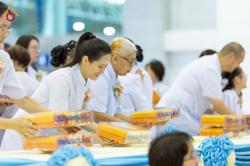 ภาพ No.264559:วันอาทิตย์ที่ 2 พฤศจิกายน พ.ศ. 2568 พิธีทอดกฐินสามัคคี ณ สภาธรรมกายสากล วัดพระธรรมกาย