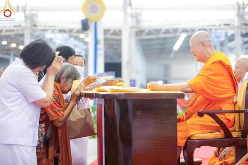 ภาพ No.151536:พิธีจุดเทียนใจ ไฟนิรันดร์ อนันตชัย ณ สภาธรรมกายสากล วัดพระธรรมกาย วันอาทิตย์ต้นเดือนที่ 1 กันยายน พ.ศ. 2567