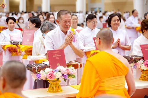 ภาพ No.228409:วันอาทิตย์ที่ 8 มิถุนายน พ.ศ. 2568 พิธีถวายทุนสนับสนุนพระไตรปิฎกฉบับธรรมชัย และอนุรักษ์คัมภีร์โบราณ ณ ห้องแก้วสารพัดนึก 2 วัดพระธรรมกาย