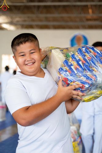 ภาพ No.139155:พิธีตักบาตร , พิธีบูชาข้าวพระ ณ ห้องแก้วสารพัด 1 สภาธรรมกายสากล วัดพระธรรมกาย วันอาทิตย์ต้นเดือนที่ 2 มิถุนายน พ.ศ. 2567