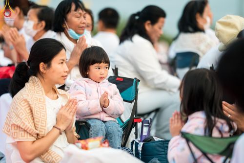 ภาพ No.118556:พิธีตักบาตรพระธรรมยาตรา ปีที่ 12 ณ อนุสรณ์สถานลำดับที่ 5 สถานที่เผยแผ่วิชชาธรรมกายครั้งแรก อนุสรณ์สถานบางปลา จ.นครปฐม วันที่ 25 มกราคม พ.ศ. 2567