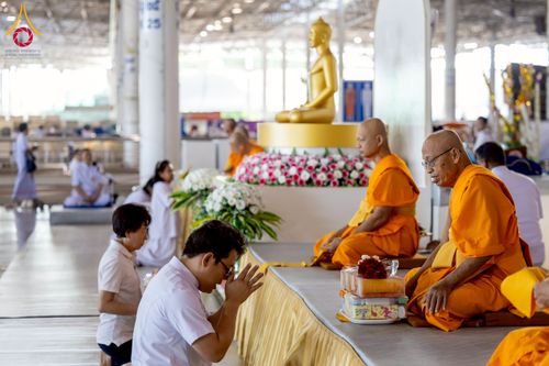 ภาพ No.277085:วันอาทิตย์ที่ 7 ธันวาคม พ.ศ. 2568 พิธีตักบาตรอาทิตย์ต้นเดือน ณ บ้านแก้วเรือนทองคุณยายฯ วัดพระธรรมกาย