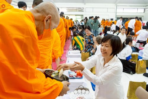 ภาพ No.243149:วันพฤหัสบดีที่ 4 กันยายน พ.ศ. 2568 เวลา 07.00-08.15 น. มหาวิทยาลัยเกษตรศาสตร์ กำแพงแสน ร่วมทำบุญตักบาตร Freshy KU85 พระสงฆ์ 85 รูป