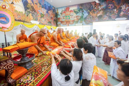 ภาพ No.162819:โครงการกฐินสามัคคีทั่วไทย 30,000 วัด บูชาธรรม 80 ปี หลวงพ่อธัมมชโย โดย คณะศิษยานุศิษย์วัดพระธรรมกาย ณ วัดโบสถ์บน จ.นนทบุรี วันที่ 19 ตุลาคม พ.ศ. 2567