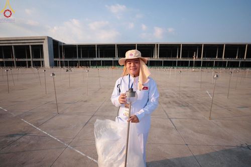 ภาพ No.125454:V.27 มาฆะ สาธุ  การรับบุญเตรียมงาน ปฎิบัติงาน เก็บงาน ของเจ้าหน้าที่หน่วยงานต่างๆ เพื่อวันมาฆบูชา วันเสาร์ที่ 24 กุมภาพันธ์  พ.ศ. 2567 ณ วัดพระธรรมกาย จ.ปทุมธานี