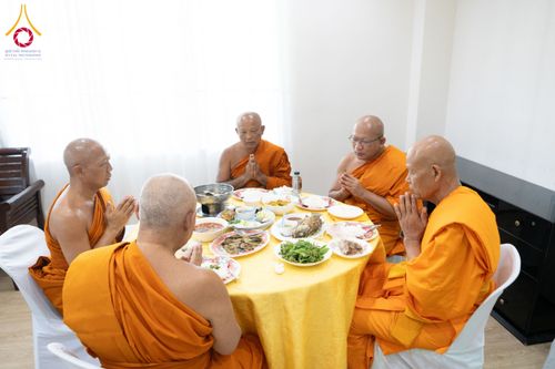 ภาพ No.149519:พิธีทักษิณานุปทานแด่บรรพชนตระกูลผ่องสวัสดิ์ และหมู่ญาติที่ล่วงลับไปแล้ว ประจำปี ครั้งที่ 19 วันพฤหัสบดีที่ 22 สิงหาคม พ.ศ. 2567 ณ พระมหาเจดีย์ทัตตชีโว ศูนย์อบรมเยาวชนกาญจนบุรี