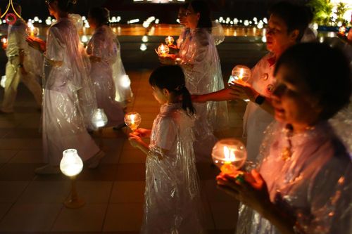 ภาพ No.279322:พิธีจุดวิสาขประทีป พิธีเวียนประทักษิณ ในวันวิสาขบูชา พุธที่ 22 พฤษภาคม พ.ศ. 2567 ( วันพระขึ้น 15 ค่ำ เดือน 6 ) ณ ลานธรรม พระมหาธรรมกายเจดีย์ วัดพระธรรมกาย จ.ปทุมธานี