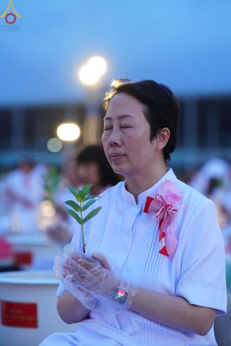 ภาพ No.160511:พิธีปลูกต้นทรัพย์บานชื่น ณ ลานธรรม พระมหาธรรมกายเจดีย์ วัดพระธรรมกาย จ.ปทุมธานี วันพฤหัสบดีที่ 10 ตุลาคม พ.ศ. 2567
