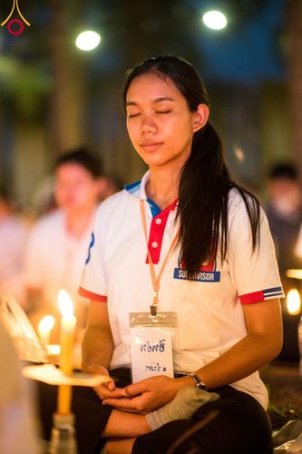 ภาพ No.107207:พิธีจุดประทีปถวายเป็นพุทธบูชา และบูชาธรรมมหาปูชนียาจารย์ ในโครงการธรรมยาตรากตัญญูบูชา มหาปูชนียาจารย์ พระมงคลเทพมุนี(สด จนฺทสโร) พระผู้ปราบมาร  อนุสรณ์สถาน 7 แห่ง ปีที่ 12  วันที่ 6 มกราคม พ.ศ. 2567 ณ อนุสรณ์สถานมหาวิหารพระมงคลเทพมุนี อ.สองพี่น้อง จ.สุพร