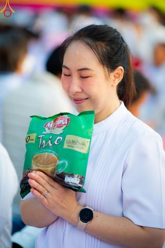 ภาพ No.193047:พิธีตักบาตรพระธรรมยาตรา ณ อนุสรณ์สถานคลองบางนางแท่น อ.สามพราน จ.นครปฐม ในโครงการธรรมยาตรา กตัญญูบูชา มหาปูชนียาจารย์ พระมงคลเทพมุนี(สด จนฺทสโร) พระผู้ปราบมาร อนุสรณ์สถาน 7 แห่ง ปีที่ 13 วันที่ 11 มกราคม พ.ศ.2568