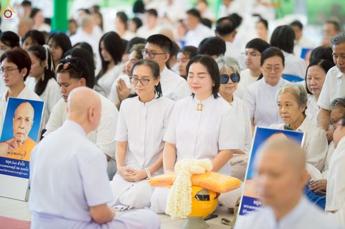 ภาพ No.228949:วันเสาร์ที่ 14 มิถุนายน พ.ศ. 2568 พิธีเวียนประทักษิณ , พิธีขอขมารับผ้าไตร ในโครงการบรรพชาอุปสมบทหมู่ ผู้บริหารรุ่นที่ 15 และ อุดมศึกษา รุ่นที่ 52 ณ โบสถ์พระไตรปิฎก วัดพระธรรมกาย