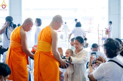 ภาพ No.207323:พิธีตักบาตร และปฏิบัติธรรมช่วงสาย ในวันมาฆบูชา วันพุธที่ 12 กุมภาพันธ์ พ.ศ. 2568 ณ วัดพระธรรมกาย จังหวัดปทุมธานี