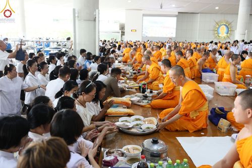 ภาพ No.153055:พิธีถวายภัตตาหารเมนูสวรรค์ ในพรรษาแห่งการเข้าถึงธรรม วันอังคารที่ 10 กันยายน พ.ศ. 2567 ครบรอบ 24 ปี วันละสังขาร คุณยายอาจารย์มหารัตนอุบาสิกาจันทร์ ขนนกยูง ณ หอฉันคุณยายอาจารย์ฯ วัดพระธรรมกาย