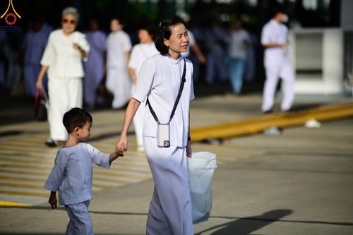 ภาพ No.149994:พิธีตักบาตร , พิธีปฎิบัติธรรม , พิธีถวายภัตตาหารเมนูสวรรค์ ในพรรษาแห่งการเข้าถึงธรรม วันธรรมชัย วันอังคารที่ 27 สิงหาคม พ.ศ.2567 ณ สภาธรรมกายสากล วัดพระธรรมกาย