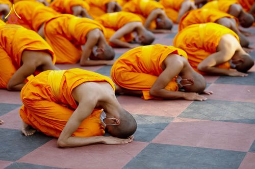 ภาพ No.76018:พิธีบรรพชาสามเณร ณ วัดปันชารี สันติปูร์ อรัญกฏิ เมืองคาร์กาชารี ประเทศบังกลาเทศ วันที่ 10 กุมภาพันธ์ พ.ศ. 2566