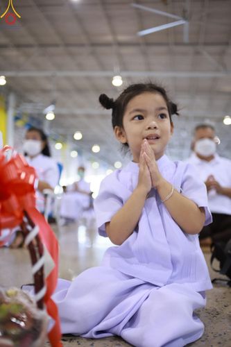 ภาพ No.123109:พิธีตักบาตร และพิธีบูชาข้าวพระ ในวันอาทิตย์ต้นเดือนที่ 4 กุมภาพันธ์ พ.ศ. 2567 ณ วัดพระธรรมกาย จ.ปทุมธานี