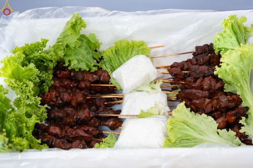 ภาพ No.190555:สาธุชนถวายภัตตาหารเป็นสังฆทาน แด่พระธรรมยาตรา ณ อนุสรณ์สถานมหาวิหารพระมงคลเทพมุนี (โลตัสแลนด์) อ.สองพี่น้อง จ.สุพรรณบุรี ในโครงการธรรมยาตรา กตัญญูบูชา มหาปูชนียาจารย์ พระมงคลเทพมุนี(สด จนฺทสโร) พระผู้ปราบมาร แห่ง ปีที่ 13 วันที่ 7 มกราคม พ.ศ.2568