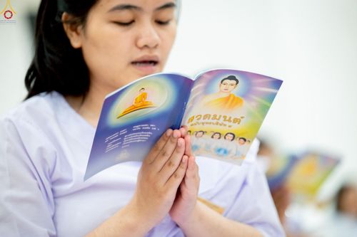 ภาพ No.242812:วันที่ 29-31 สิงหาคม พ.ศ. 2568 องค์กรภาคีเครือข่าย “บวร” (บ้าน-วัด-โรงเรียน-ราชการ) อ.คลองหลวง จัดบวชอุบาสิกาแก้ว ถวายพระราชกุศลแด่สมเด็จพระพันปีหลวง - กตัญญูบูชาแด่ผู้มีพระคุณ