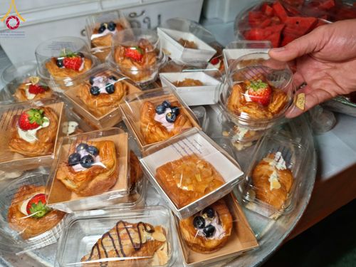 ภาพ No.116372:พิธีถวายภัตตาหารเป็นสังฆทาน แด่คณะพระธรรมยาตรา ปีที่ 12 วันที่ 21 มกราคม พ.ศ. 2567 ณ วัดโบสถ์(บน) บางคูเวียง จ.นนทบุรี