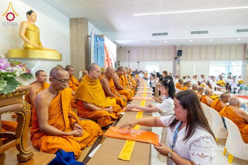 ภาพ No.212520:วันเสาร์ที่ 22 มีนาคม พ.ศ. 2568 พิธีถวายสังฆทานแด่คณะสงฆ์ 323 วัด ปีที่ 21 ครั้งที่ 175 พิธีมอบกองทุนหนุนแรงใจช่วยครูใต้ ปีที่ 18 ครั้งที่ 139 และพิธีทำบุญอุทิศส่วนกุศลให้ผู้วายชนม์ ณ ศูนย์ปฏิบัติธรรมภาคใต้ อำเภอบางกล่ำ จังหวัดสงขลา