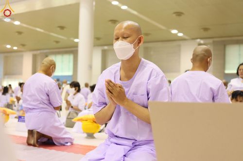 ภาพ No.101512:พิธีเวียนประทักษิณ, พิธีวันทาเจดีย์, พิธีขอขมาและมอบผ้าไตร ในโครงการอุปสมบทหมู่ รุ่นบูชาธรรมมหาปูชนียาจารย์ ณ วัดพระธรรมกาย ในวันที่ 9 ธันวาคม พ.ศ. 2566