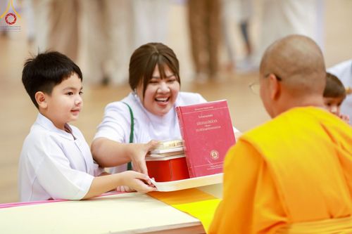 ภาพ No.138891:พิธีถวายกองทุนสนับสนุน การสร้างพระไตรปิฎกฉบับธรรมชัย และอนุรักษ์คัมภีร์ใบลาน น้อมบูชาธรรมหลวงพ่อธัมมชโย 80 ปี ณ ห้องแก้วสารพัดนึก 2 วัดพระธรรมกาย วันเสาร์ที่ 1 มิถุนายน พศ. 2567