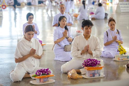 ภาพ No.167582:พิธีตักบาตรและพิธีบูชาข้าวพระ ในวันอาทิตย์ที่ 3 พฤศจิกายน พ.ศ. 2567 ณ วัดพระธรรมกาย