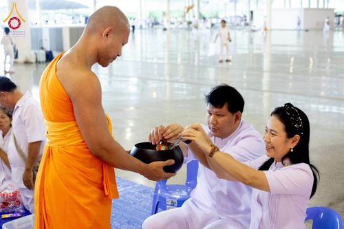 ภาพ No.223431:วันวิสาขบูชา วันอาทิตย์ที่ 11 พฤษภาคม พ.ศ. 2568 พิธีตักบาตร และปฎิบัติธรรม ณ สภาธรรมกายสากล วัดพระธรรมกาย